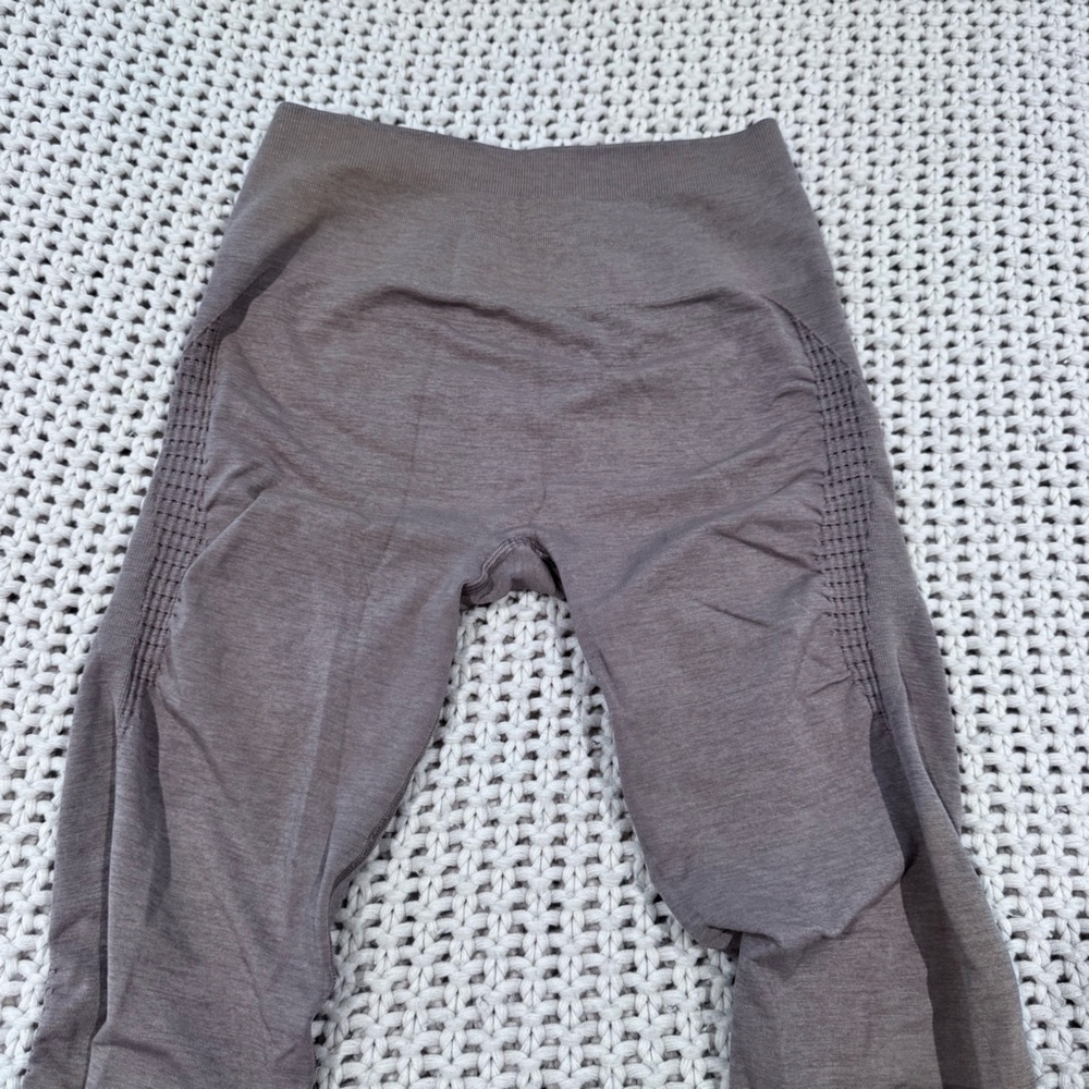 High-Waisted Gray Leggings - Picture 2 of 6